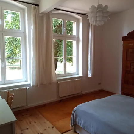 Alte Dorfschule Sacro * Forst (Lausitz)